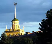 Spire_evening_(from_train_station)_Kolpino.webp Spire_evening_(from_train_station)_Kolpino.webp